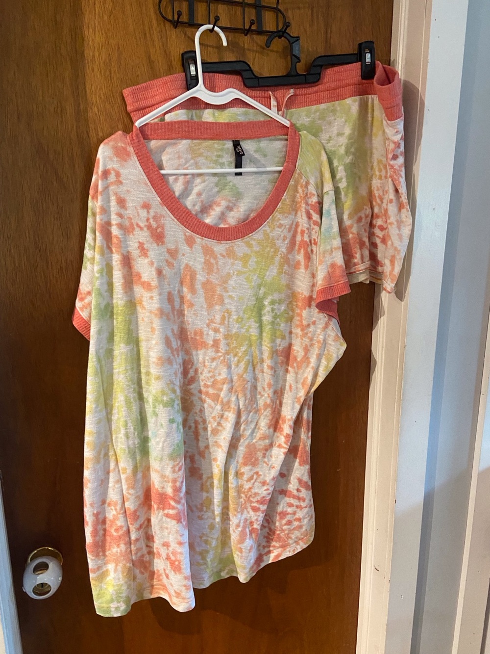 torrid Tie-Dye Short Sleeve Top and shorts. Top size 5 shorts size 4
